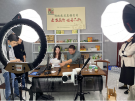 贛撫農(nóng)品直播首秀獲贊破百萬